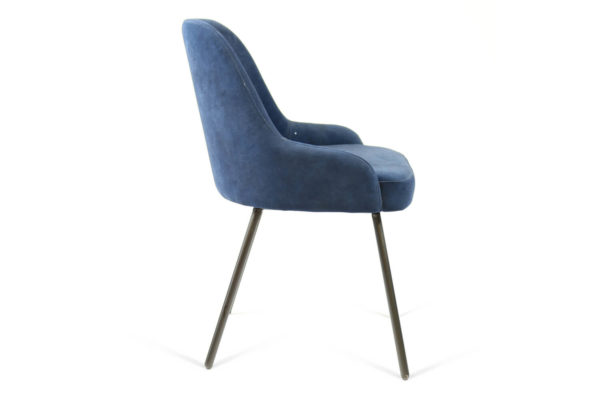 Chair with low-profile armrests